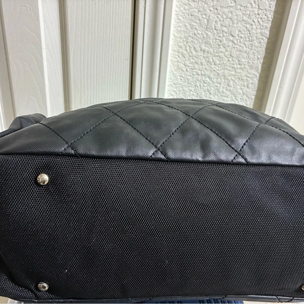 Black Quilted Tote Bag - Picture 2 of 7